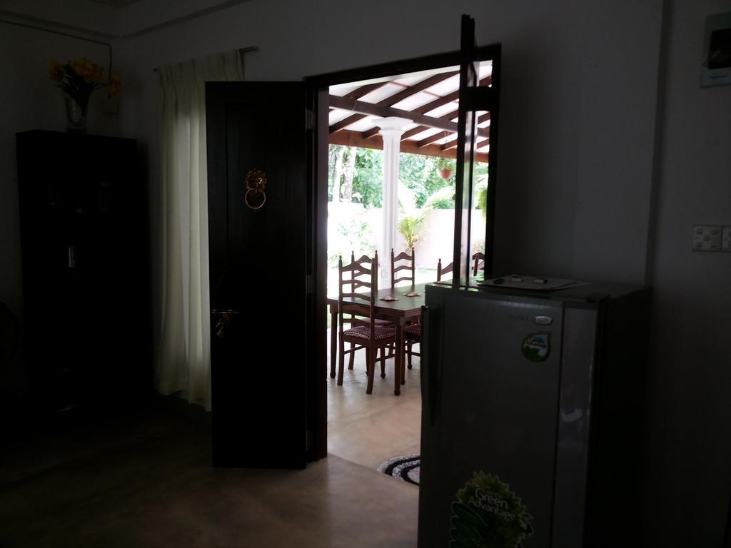 Singha Holidays Villa Mirissa Room photo